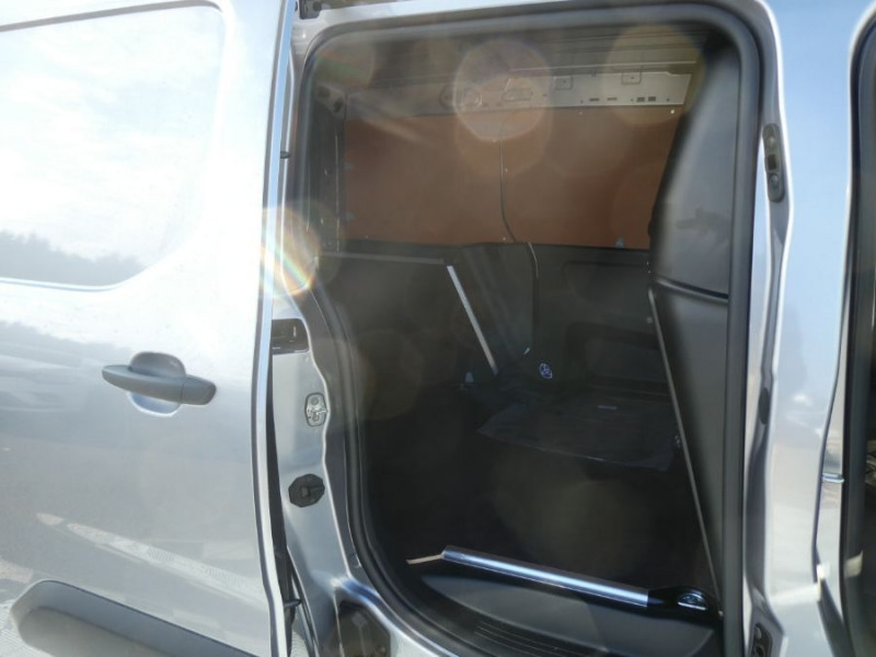 Photo 16 de l'offre de TOYOTA PROACE CITY 1.5 130 D-4D BVA8 PACK CONNECT et CONFORT à 21990€ chez Mérignac auto