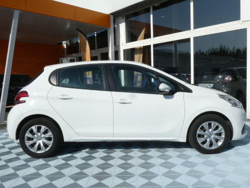 Photo 14 de l'offre de PEUGEOT 208 Société 1.6 BlueHDI 100 PREMIUM PACK GPS 2PL 9980.H.T. à 9980€ chez Mérignac auto