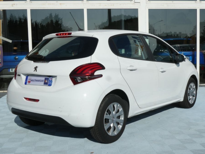 Photo 13 de l'offre de PEUGEOT 208 Société 1.6 BlueHDI 100 PREMIUM PACK GPS 2PL 9980.H.T. à 9980€ chez Mérignac auto