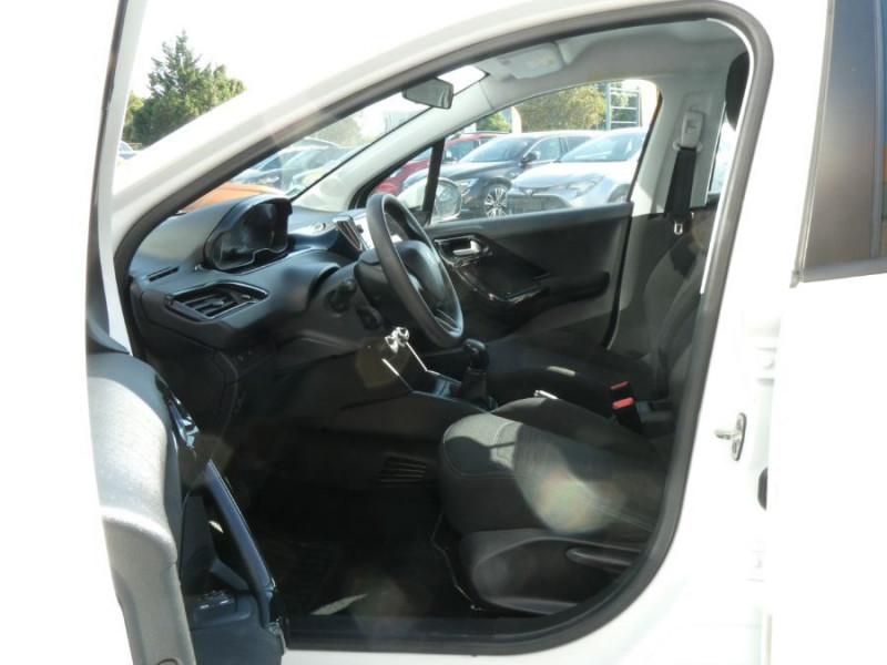 Photo 17 de l'offre de PEUGEOT 208 Société 1.6 BlueHDI 100 PREMIUM PACK GPS 2PL 9980.H.T. à 9980€ chez Mérignac auto