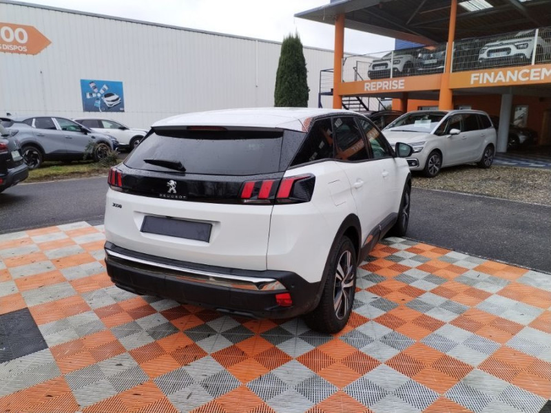 Photo 3 de l'offre de PEUGEOT 3008 II 1.2 PureTech 130 BVM6 ALLURE Camera Attel. 1ère Main à 15450€ chez Mérignac auto