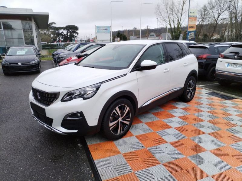 Photo 1 de l'offre de PEUGEOT 3008 II 1.2 PureTech 130 BVM6 ALLURE Camera Attel. 1ère Main à 15450€ chez Mérignac auto