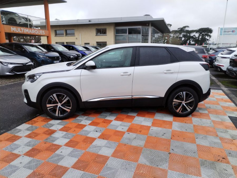 Photo 11 de l'offre de PEUGEOT 3008 II 1.2 PureTech 130 BVM6 ALLURE Camera Attel. 1ère Main à 15450€ chez Mérignac auto