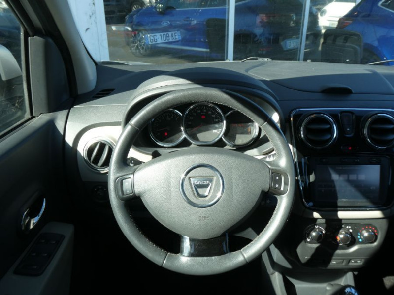 Photo 5 de l'offre de DACIA LODGY 1.2 TCE 115 BLACK LINE GPS 7PL 1ère Main à 7490€ chez Mérignac auto