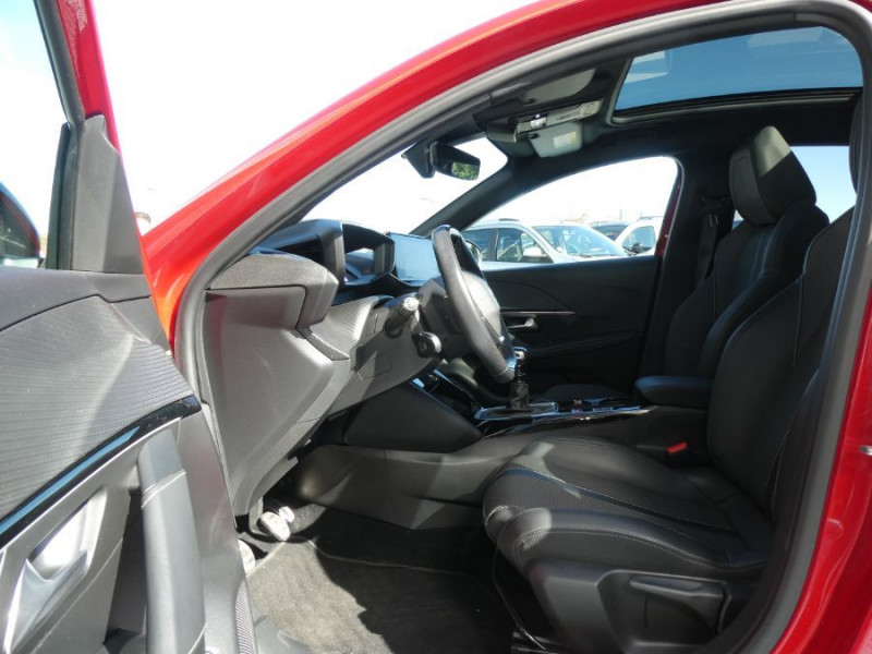 Photo 17 de l'offre de PEUGEOT 208 II 1.2 PureTech 100 BVM6 GT Toit Pano ADML Radars à 15450€ chez Mérignac auto