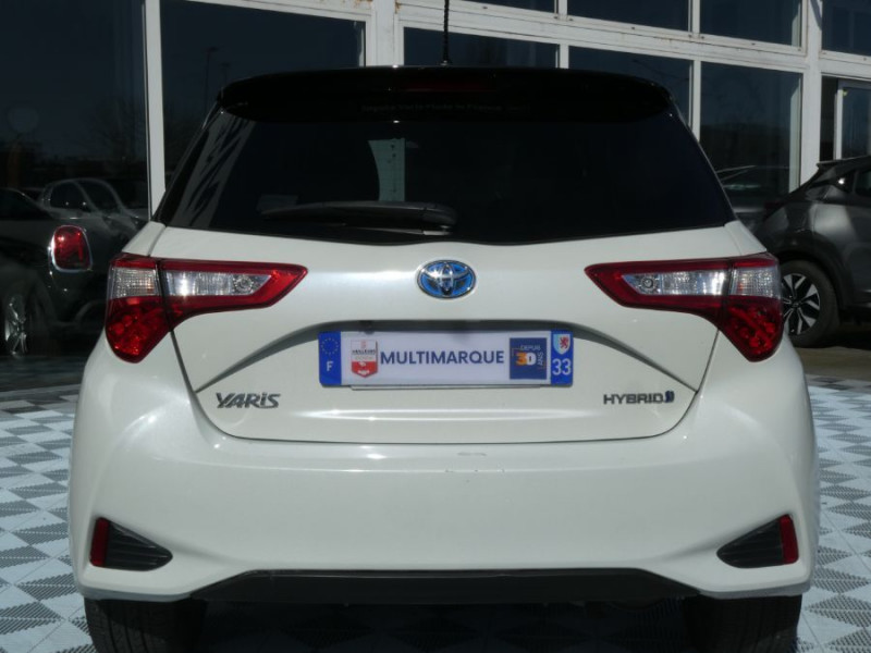 Photo 9 de l'offre de TOYOTA YARIS III 1.5 HYBRID 100 HSD BVA COLLECTION Camera à 16950€ chez Mérignac auto