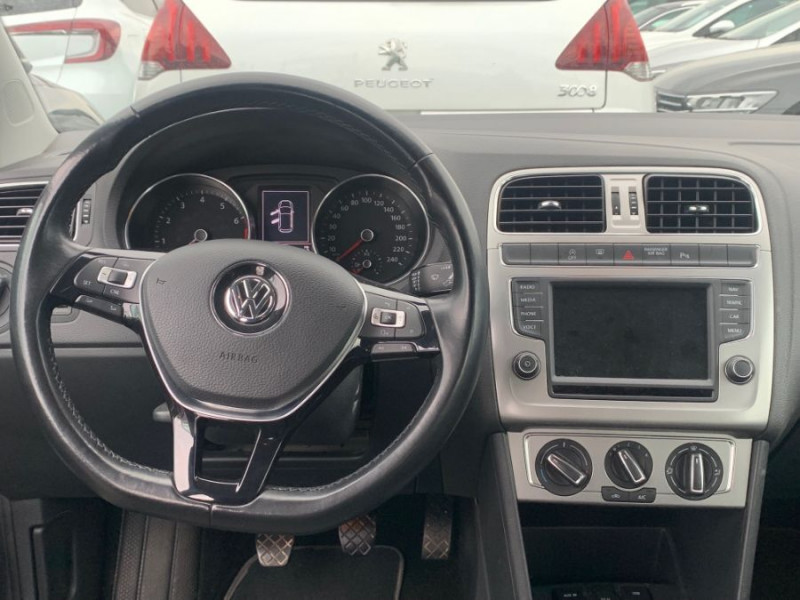 Photo 4 de l'offre de VOLKSWAGEN POLO V 1.2 TSI 110 BVM6 CARAT GPS Radars App Connect à 13450€ chez Mérignac auto