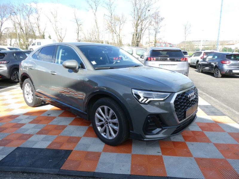 Photo 2 de l'offre de AUDI Q3 SPORTBACK 35 TDI 150 S-TRONIC DESIGN GPS JA18 LED Hayon EL. à 37990€ chez Mérignac auto