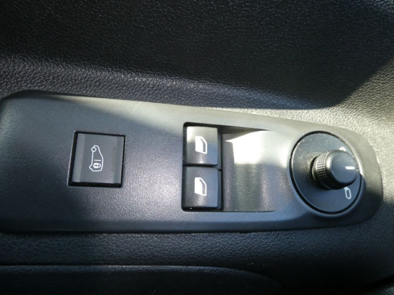 Photo 15 de l'offre de CITROEN BERLINGO 1.5 BlueHDi 100 BVM6 GPS Camera Radars 15450 HT à 15450€ chez Mérignac auto
