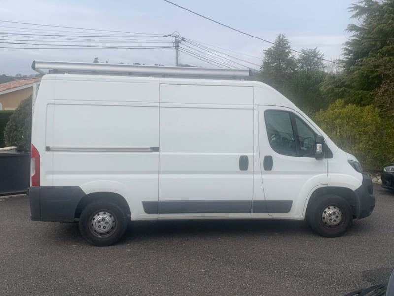 Photo 8 de l'offre de PEUGEOT BOXER L2H2 2.0 BlueHDi 130 BVM6 3T PACK PREMIUM Camera Galerie Attel. 1ère Main 16490HT à 16490€ chez Mérignac auto
