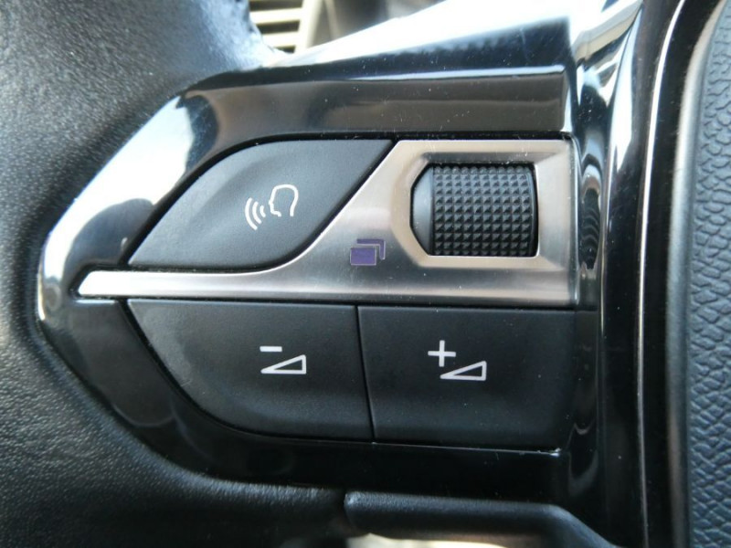 Photo 25 de l'offre de PEUGEOT 2008 II 1.5 BlueHDi 100 BVM6 ALLURE GPS Camera Attel. à 16950€ chez Mérignac auto