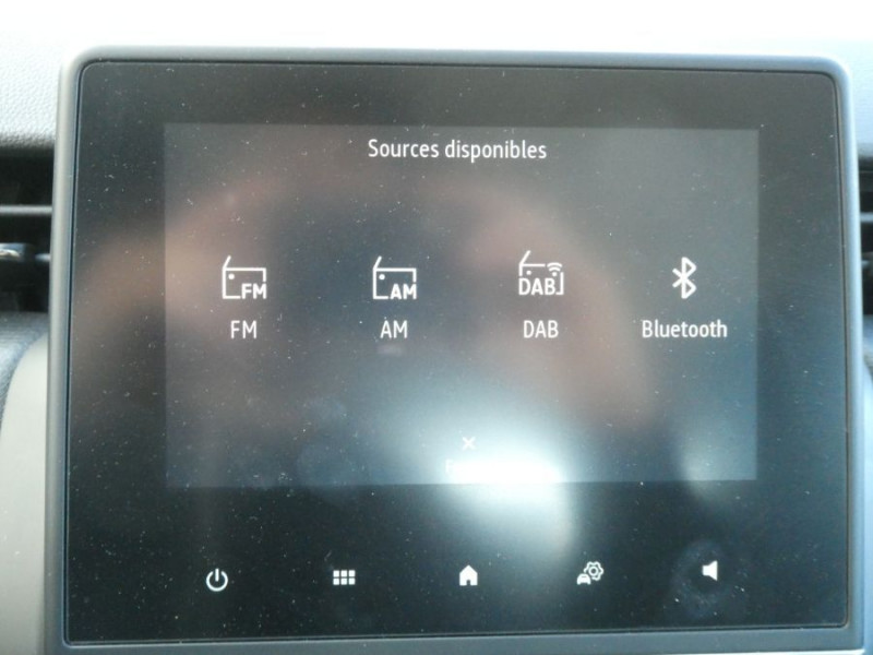 Photo 23 Renault CLIO V 1.6 E-TECH 140 BVA EQUILIBRE CarPlay 7" Hybride BLANC GLACIER en vente chez Mérignac auto Photo 23 de l'offre de RENAULT CLIO V 1.6 E-TECH 140 BVA EQUILIBRE CarPlay 7" à 18890€ chez Mérignac auto