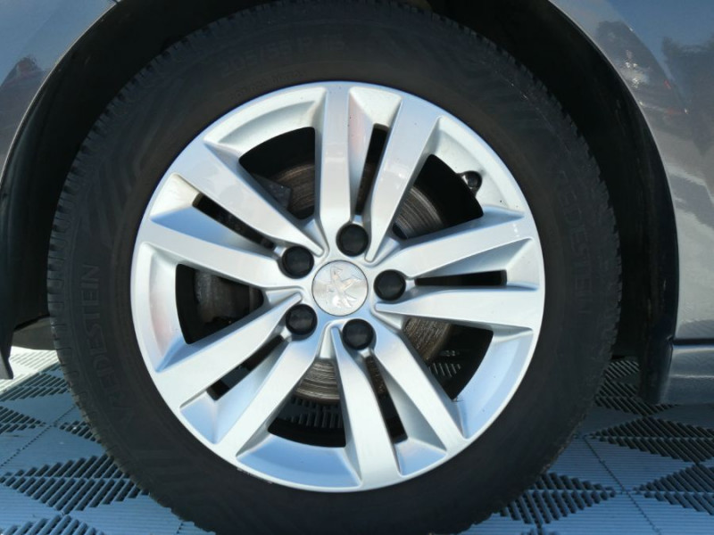 Photo 28 Peugeot 308 SW II 1.2 PureTech 110 BVM6 ACTIVE GPS Radar ESSENCE GRIS PLATINIUM en vente chez Mérignac auto Photo 28 de l'offre de PEUGEOT 308 SW II 1.2 PureTech 110 BVM6 ACTIVE GPS Radar à 11950€ chez Mérignac auto