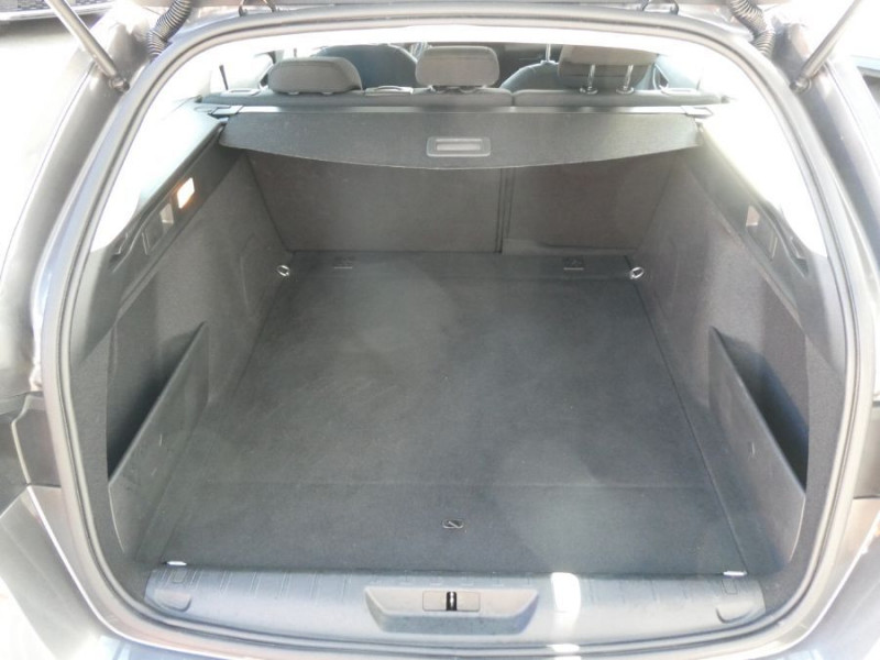 Photo 17 Peugeot 308 SW II 1.2 PureTech 110 BVM6 ACTIVE GPS Radar ESSENCE GRIS PLATINIUM en vente chez Mérignac auto Photo 17 de l'offre de PEUGEOT 308 SW II 1.2 PureTech 110 BVM6 ACTIVE GPS Radar à 11950€ chez Mérignac auto