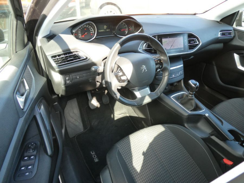 Photo 14 Peugeot 308 SW II 1.2 PureTech 110 BVM6 ACTIVE GPS Radar ESSENCE GRIS PLATINIUM en vente chez Mérignac auto Photo 14 de l'offre de PEUGEOT 308 SW II 1.2 PureTech 110 BVM6 ACTIVE GPS Radar à 11950€ chez Mérignac auto