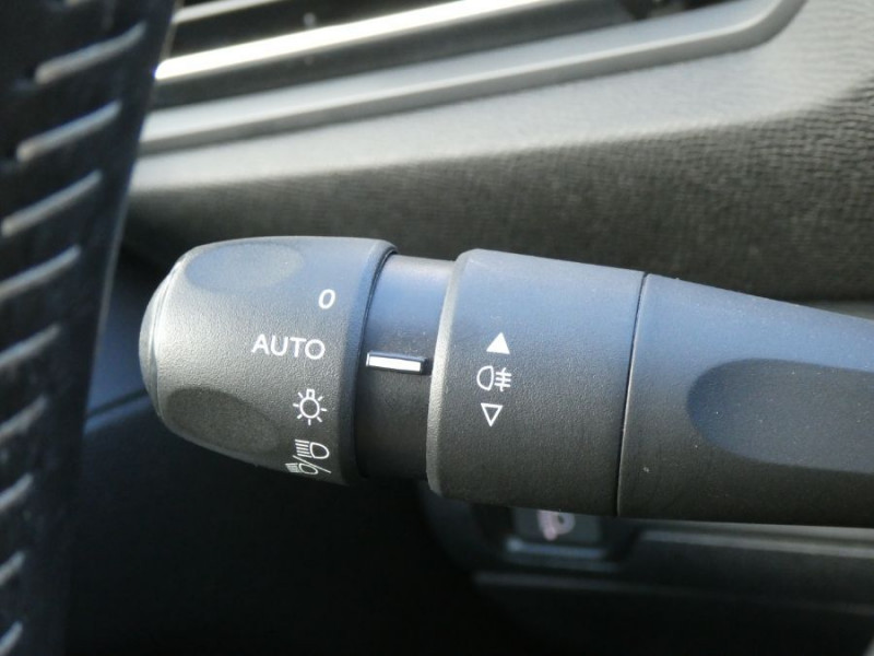 Photo 26 Peugeot 308 SW II 1.2 PureTech 110 BVM6 ACTIVE GPS Radar ESSENCE GRIS PLATINIUM en vente chez Mérignac auto Photo 26 de l'offre de PEUGEOT 308 SW II 1.2 PureTech 110 BVM6 ACTIVE GPS Radar à 11950€ chez Mérignac auto