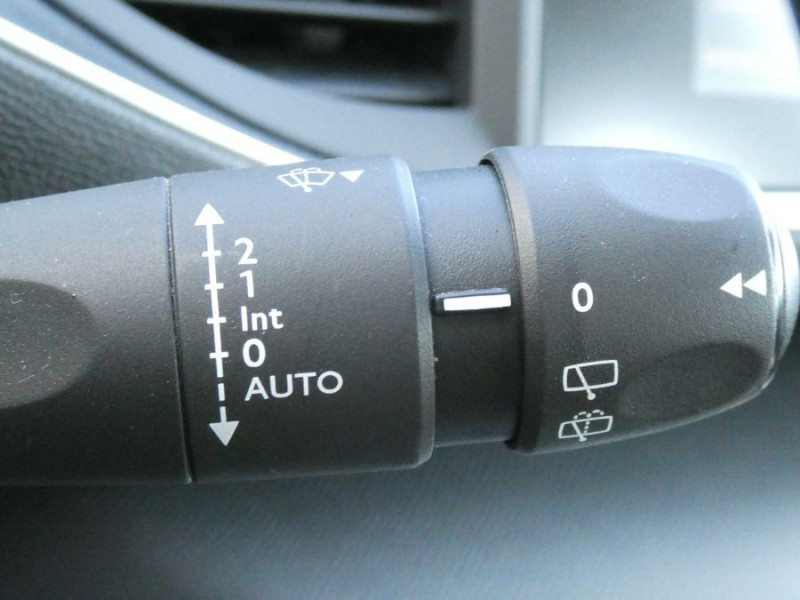 Photo 27 Peugeot 308 SW II 1.2 PureTech 110 BVM6 ACTIVE GPS Radar ESSENCE GRIS PLATINIUM en vente chez Mérignac auto Photo 27 de l'offre de PEUGEOT 308 SW II 1.2 PureTech 110 BVM6 ACTIVE GPS Radar à 11950€ chez Mérignac auto