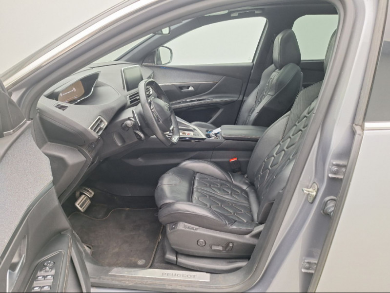 Photo 5 de l'offre de PEUGEOT 5008 II 1.5 BlueHDi 130 EAT8 GT LINE Full CUIR TOE Hayon EL. 360° Hifi 7PL à 26470€ chez Mérignac auto