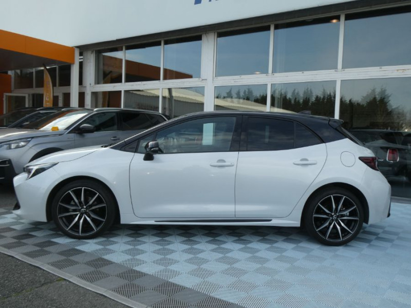 Photo 12 de l'offre de TOYOTA COROLLA (2) XII 1.8 HYBRIDE 140H GR SPORT JA18 1ère Main à 26950€ chez Mérignac auto