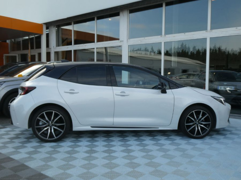 Photo 11 de l'offre de TOYOTA COROLLA (2) XII 1.8 HYBRIDE 140H GR SPORT JA18 1ère Main à 26950€ chez Mérignac auto
