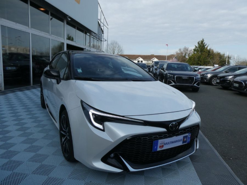 Photo 2 de l'offre de TOYOTA COROLLA (2) XII 1.8 HYBRIDE 140H GR SPORT JA18 1ère Main à 26950€ chez Mérignac auto