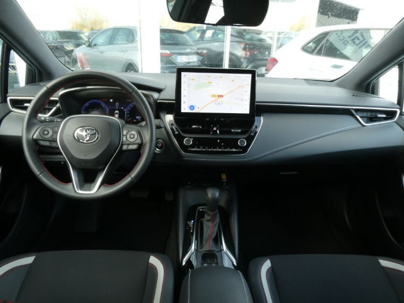 Photo 13 de l'offre de TOYOTA COROLLA (2) XII 1.8 HYBRIDE 140H GR SPORT JA18 1ère Main à 26950€ chez Mérignac auto