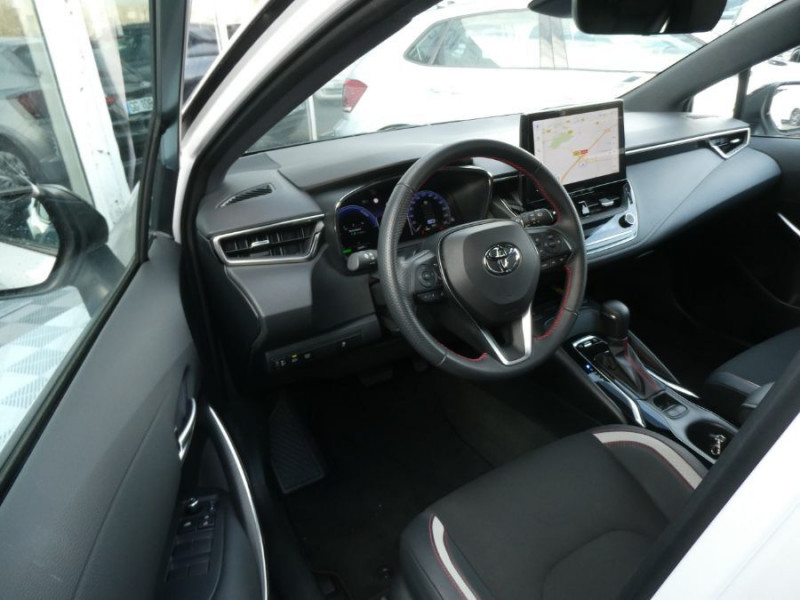 Photo 14 de l'offre de TOYOTA COROLLA (2) XII 1.8 HYBRIDE 140H GR SPORT JA18 1ère Main à 26950€ chez Mérignac auto
