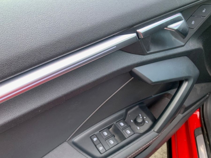 Photo 10 de l'offre de AUDI A3 SPORTBACK IV 35 2.0 TDI 150cv BVA7 S-LINE JA18 GPS LED Camera à 26450€ chez Mérignac auto