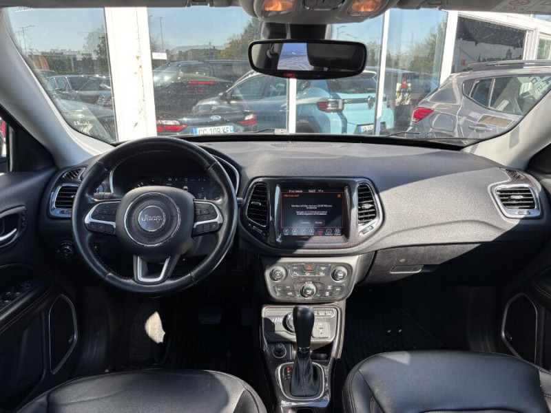 Photo 14 de l'offre de JEEP COMPASS 1.3 PHEV T4 190 BVA6 4XE HYBRIDE LIMITED AWD CUIR SEM GPS Camera 1ère Main à 18950€ chez Mérignac auto