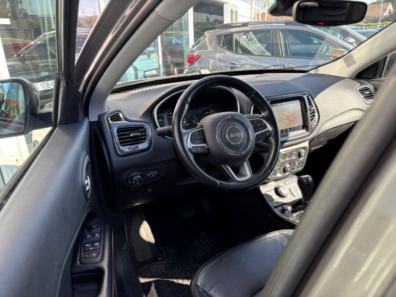 Photo 10 de l'offre de JEEP COMPASS 1.3 PHEV T4 190 BVA6 4XE HYBRIDE LIMITED AWD CUIR SEM GPS Camera 1ère Main à 18950€ chez Mérignac auto