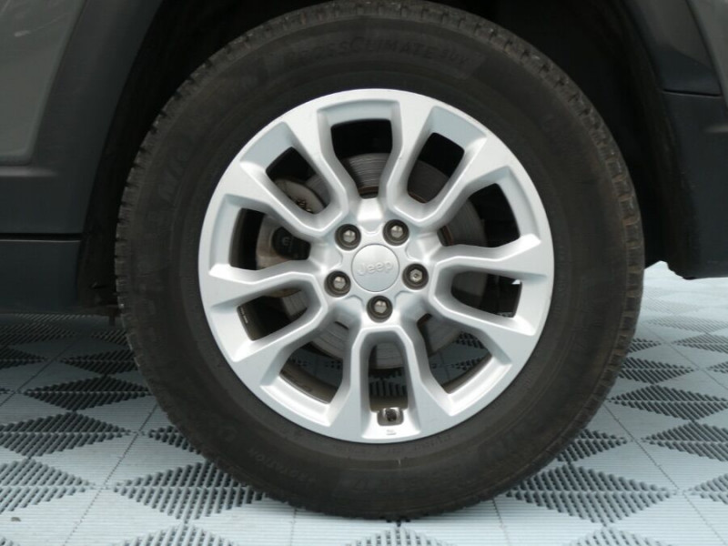Photo 5 de l'offre de JEEP COMPASS 1.3 PHEV T4 190 BVA6 4XE HYBRIDE LIMITED AWD CUIR SEM GPS Camera 1ère Main à 18950€ chez Mérignac auto