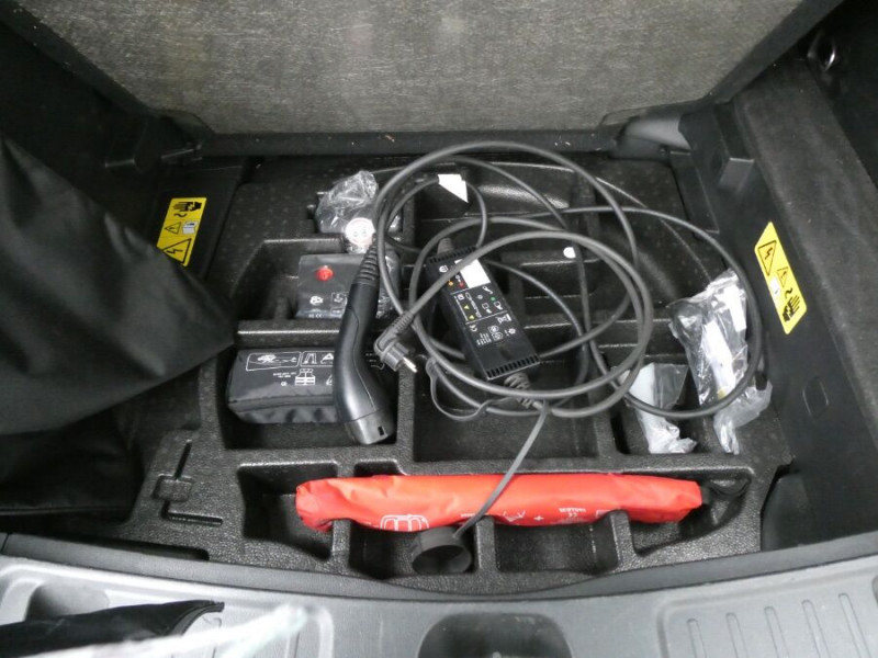 Photo 8 de l'offre de JEEP COMPASS 1.3 PHEV T4 190 BVA6 4XE HYBRIDE LIMITED AWD CUIR SEM GPS Camera 1ère Main à 18950€ chez Mérignac auto