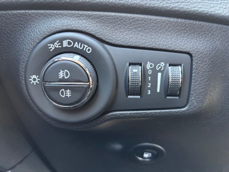 Photo 16 de l'offre de JEEP COMPASS 1.3 PHEV T4 190 BVA6 4XE HYBRIDE LIMITED AWD CUIR SEM GPS Camera 1ère Main à 18950€ chez Mérignac auto