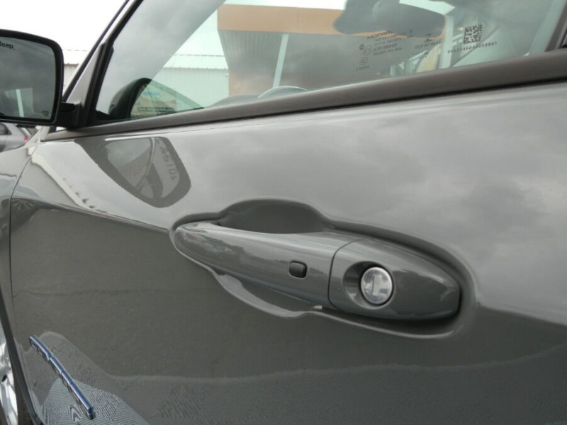 Photo 6 de l'offre de JEEP COMPASS 1.3 PHEV T4 190 BVA6 4XE HYBRIDE LIMITED AWD CUIR SEM GPS Camera 1ère Main à 18950€ chez Mérignac auto