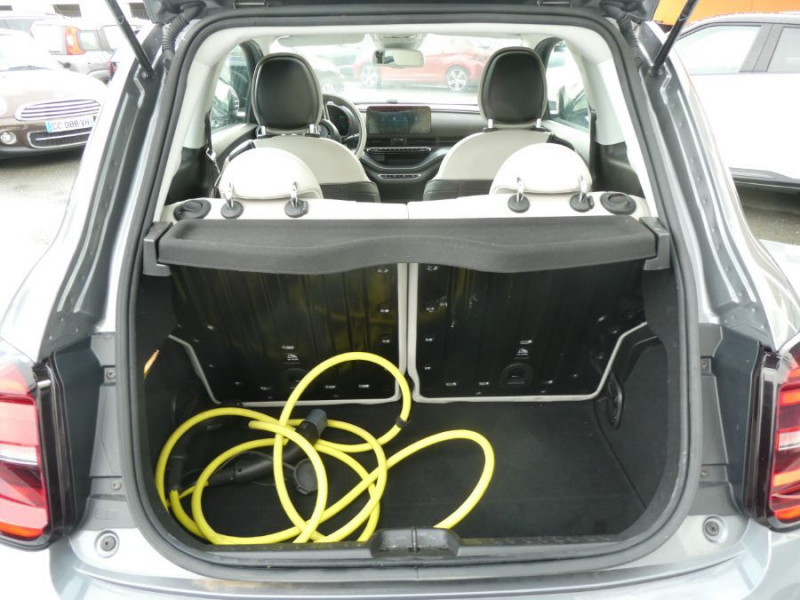 Photo 8 Fiat 500 III E 118 42KWH LA PRIMA Toit Pano Camera ELECTRIQUE GRIS MINÉRAL en vente chez Mérignac auto Photo 8 de l'offre de FIAT 500 III E 118 42KWH LA PRIMA Toit Pano Camera à 18450€ chez Mérignac auto