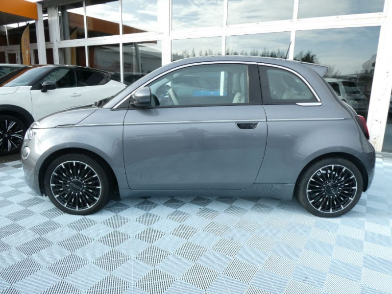 Photo 3 Fiat 500 III E 118 42KWH LA PRIMA Toit Pano Camera ELECTRIQUE GRIS MINÉRAL en vente chez Mérignac auto Photo 3 de l'offre de FIAT 500 III E 118 42KWH LA PRIMA Toit Pano Camera à 18450€ chez Mérignac auto