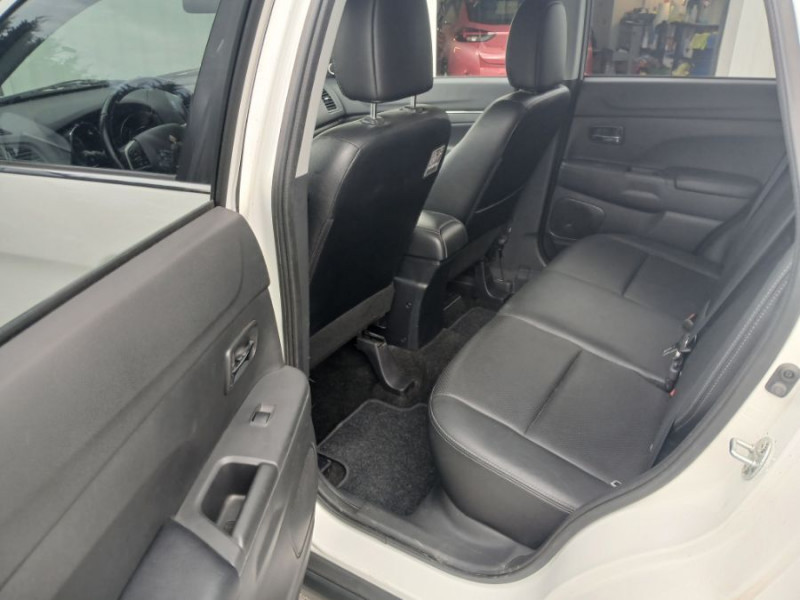 Photo 10 de l'offre de MITSUBISHI ASX 2.2 DI-D 150 BVA 4WD INSTYLE FULL Equips. CUIR Toit Pano Camera Attel. à 14900€ chez Mérignac auto