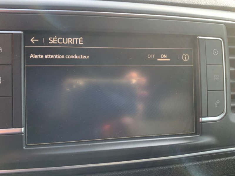 Photo 14 de l'offre de TOYOTA PROACE VAN 2.0 D-4D 145 BVM6 L2 VX Attel. 22490.H.T. à 22490€ chez Mérignac auto