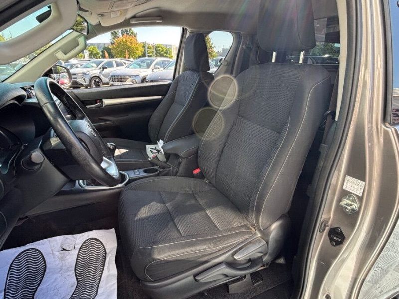 Photo 6 de l'offre de TOYOTA HILUX 2.4 150 D-4D BVM6 4WD X-TRA CABINE Hard Top Camera Attel. 29990HT à 35988€ chez Mérignac auto