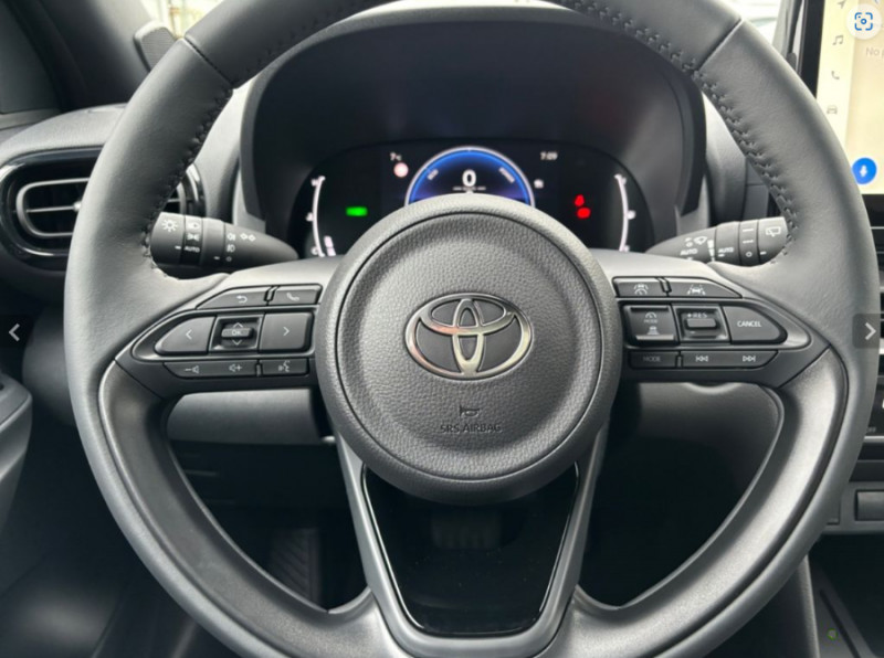Photo 10 de l'offre de TOYOTA YARIS CROSS 1.5 HYBRIDE 116H BVA DESIGN SC JA17 Camera Key Less ACC à 27490€ chez Mérignac auto
