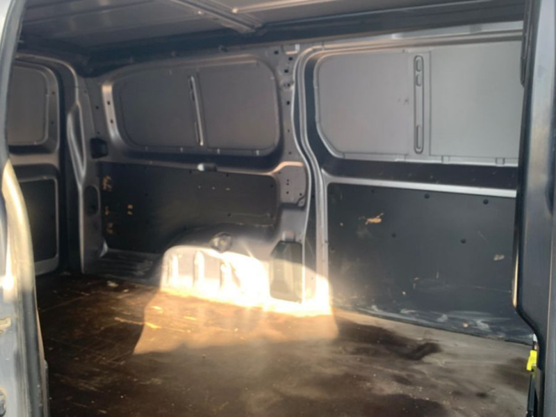 Photo 13 de l'offre de TOYOTA PROACE VAN 2.0 D-4D 145 BVM6 L2 VX Attel. 22490.H.T. à 22490€ chez Mérignac auto
