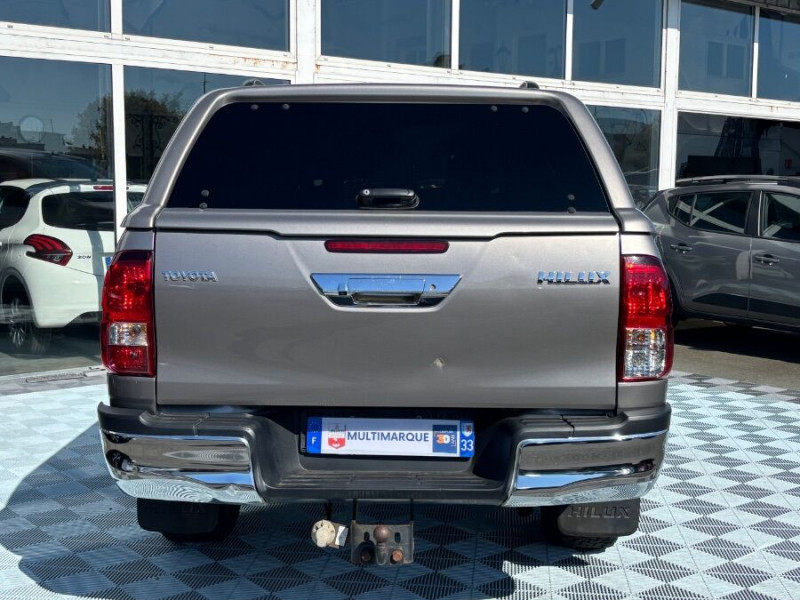 Photo 9 de l'offre de TOYOTA HILUX 2.4 150 D-4D BVM6 4WD X-TRA CABINE Hard Top Camera Attel. 29990HT à 35988€ chez Mérignac auto