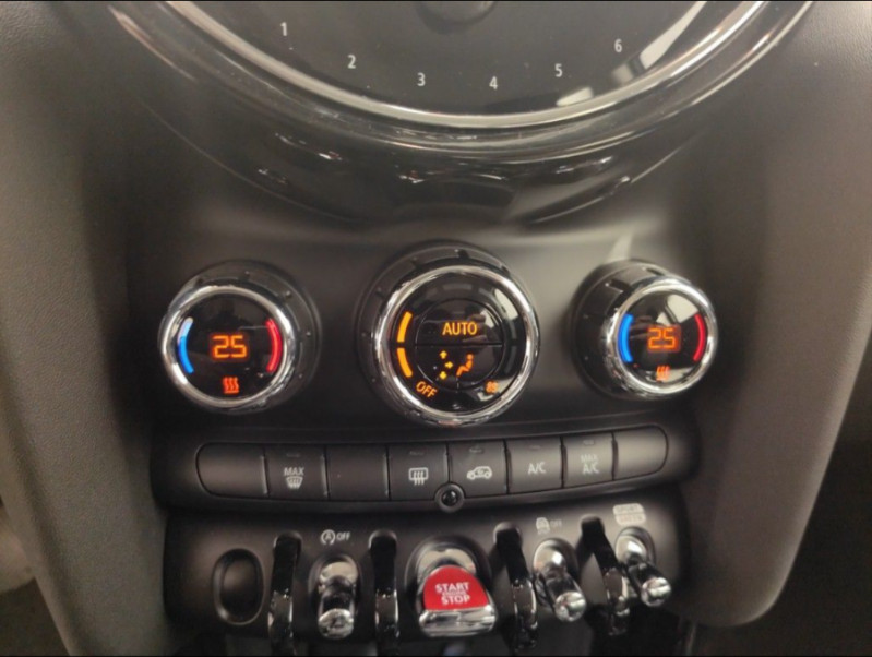 Photo 15 de l'offre de MINI MINI III (F56) NEW 1.5i 136 BVA7 COOPER GPS LED CarPlay à 23450€ chez Mérignac auto