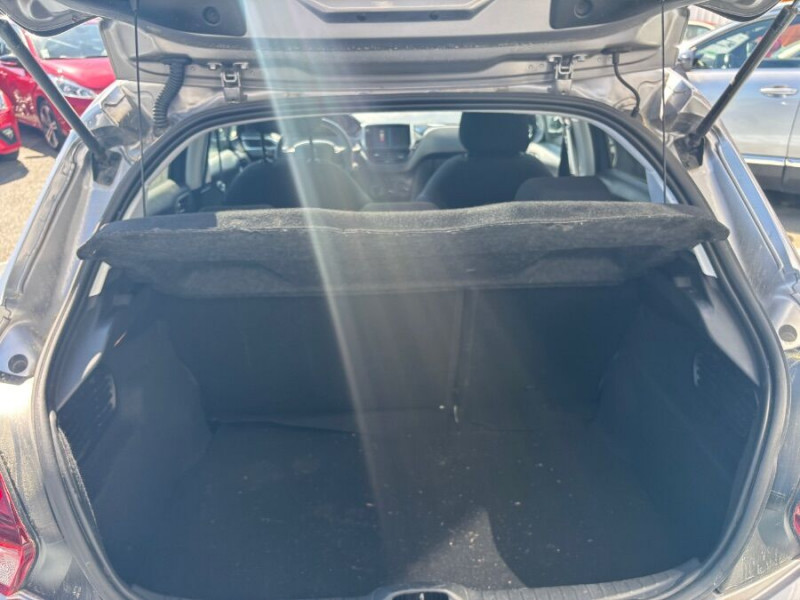 Photo 14 de l'offre de PEUGEOT 208 1.2 PureTech 82 SIGNATURE GPS Radar RER à 11200€ chez Mérignac auto