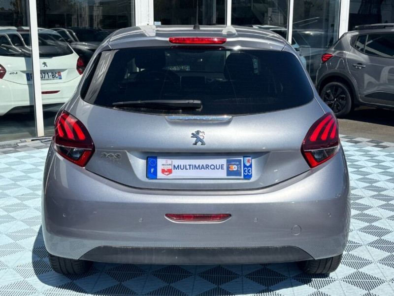 Photo 8 de l'offre de PEUGEOT 208 1.2 PureTech 82 SIGNATURE GPS Radar RER à 11200€ chez Mérignac auto