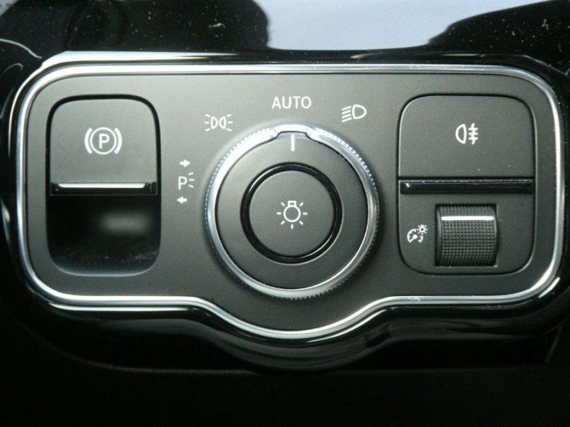 Photo 28 de l'offre de MERCEDES-BENZ CLASSE A IV 200D 150 8G-DCT 4MATIC AMG LINE Pack Premium Plus TOE à 33890€ chez Mérignac auto