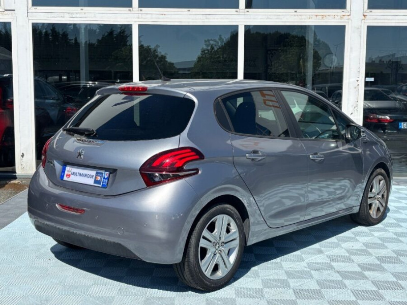 Photo 3 de l'offre de PEUGEOT 208 1.2 PureTech 82 SIGNATURE GPS Radar RER à 11200€ chez Mérignac auto
