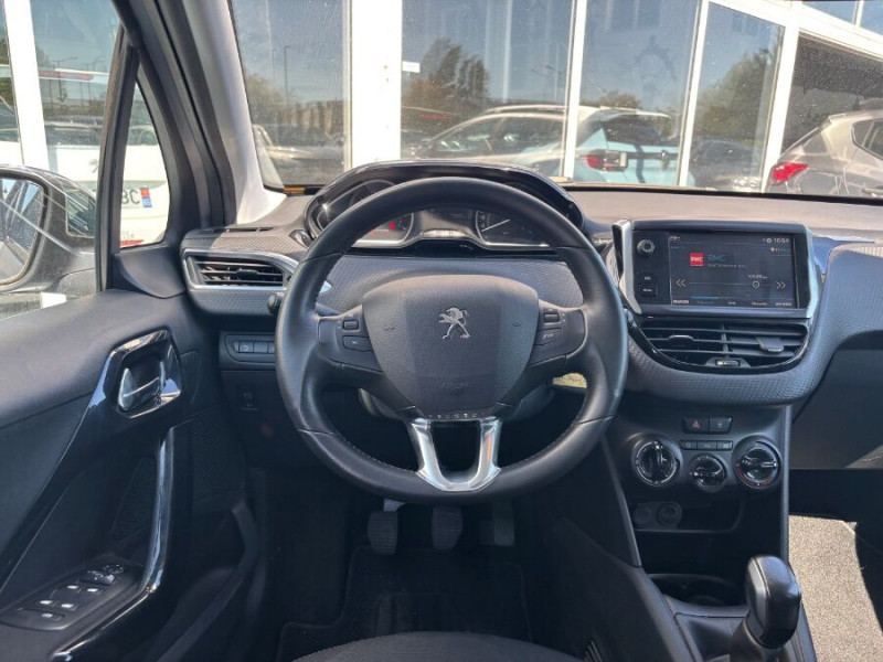 Photo 4 de l'offre de PEUGEOT 208 1.2 PureTech 82 SIGNATURE GPS Radar RER à 11200€ chez Mérignac auto