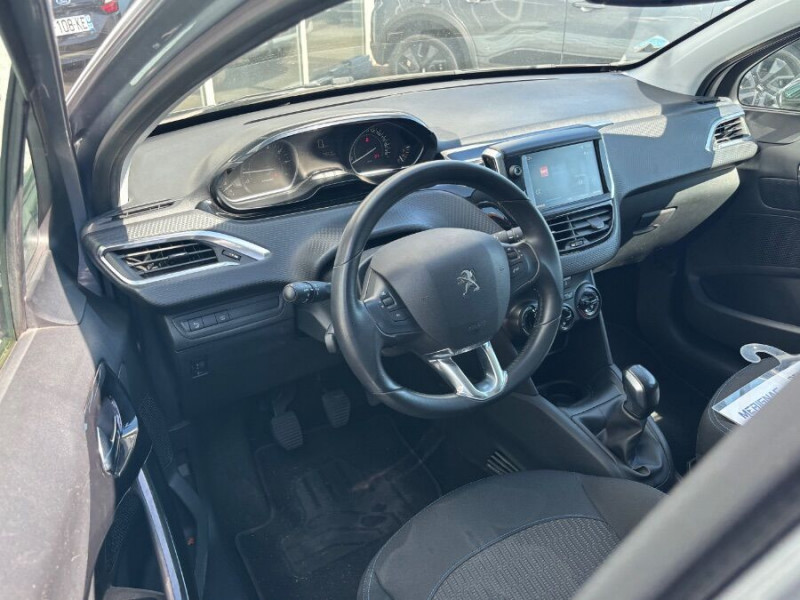 Photo 11 de l'offre de PEUGEOT 208 1.2 PureTech 82 SIGNATURE GPS Radar RER à 11200€ chez Mérignac auto