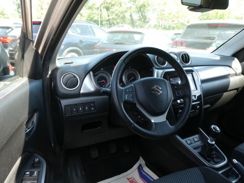 Photo 13 de l'offre de SUZUKI VITARA 1.4 BOOSTERJET 129 BVM6 HYBRID PRIVILEGE Caméra à 14950€ chez Mérignac auto